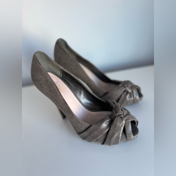 Pegabo Heels - Picture 4 of 8